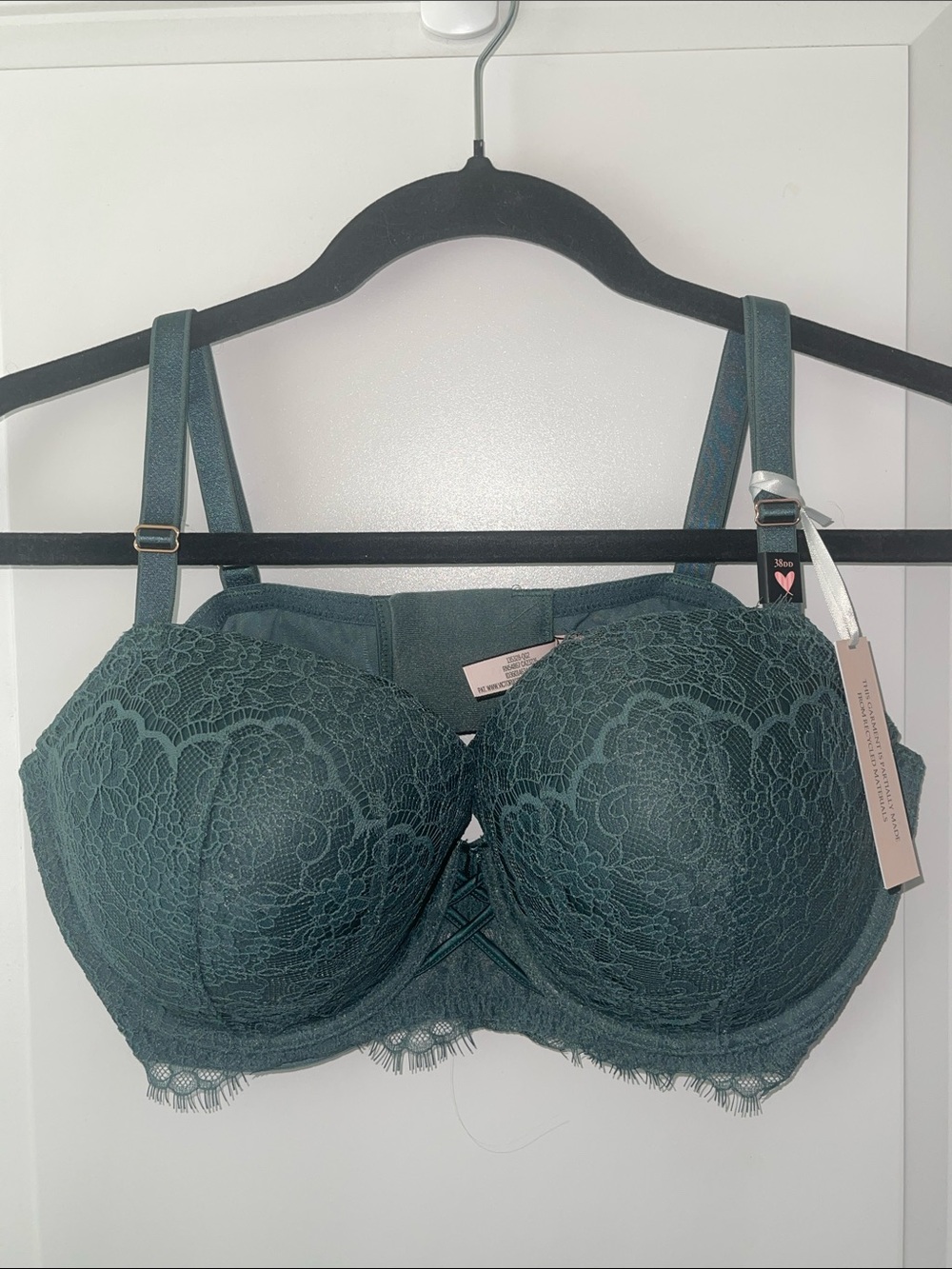 Victoria's Secret NWT Dream Angels lightly lined  Lace Bra 38DD bra